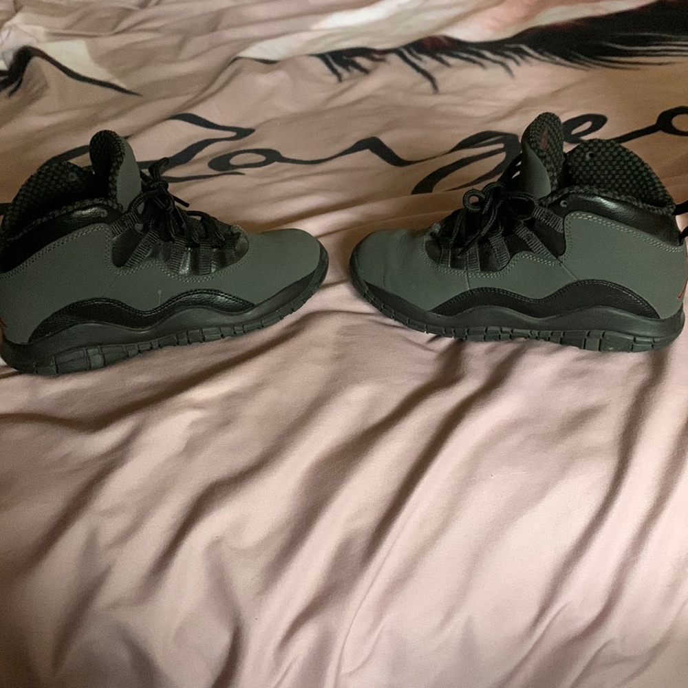 Dark shadow Jordan 10’s size 2.5